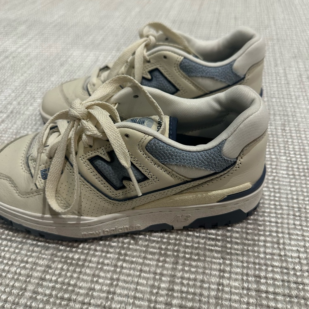 New Balance • 550s  • Boys 5/ Women 7 - Picture 3 of 5